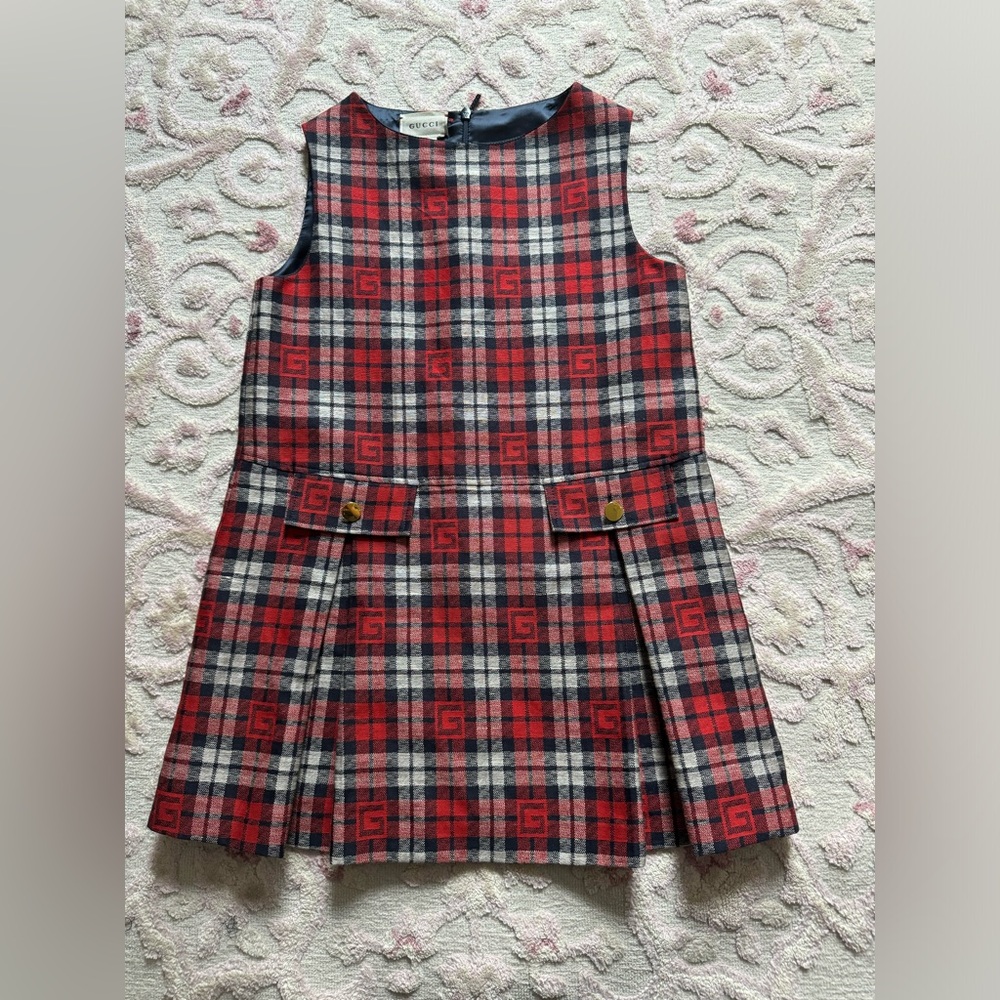 Gucci girls plaid dress 
Excellent condition 
Size 6